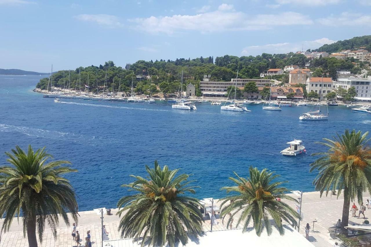 Apartments - 3 A Beautiful Apartment With A Sea View Hvar Town Exterior photo
